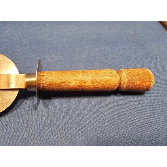Vintage Bonny Stainless Steel 2-1/4" Pizza Cutter/Wheel w/Wood Handle - 7" long - Picture 7 of 8